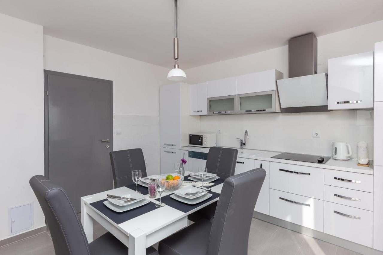 Apartments Villa Enzian Млини Екстериор снимка